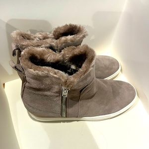 Steve Madden ankle boots zip on both sides 9.5